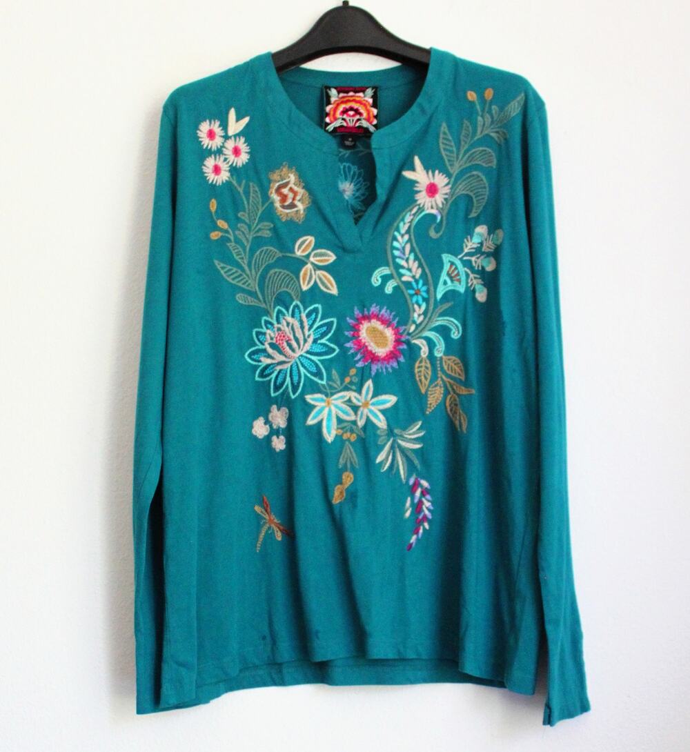 NEW JOHNNY WAS Split Jersey Tee, Embroidery Cotton Top, Size M